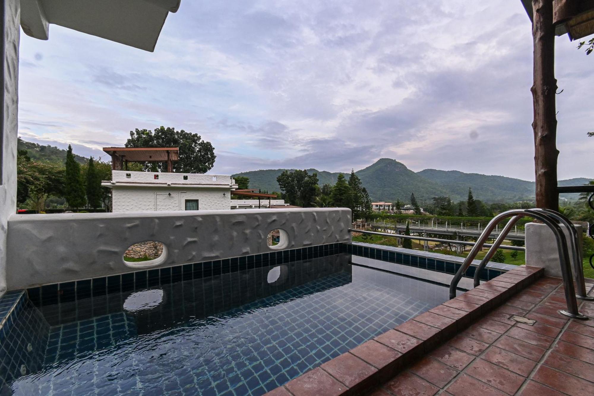Swiss Valley Hip Resort Suan Phueng Pokoj fotografie